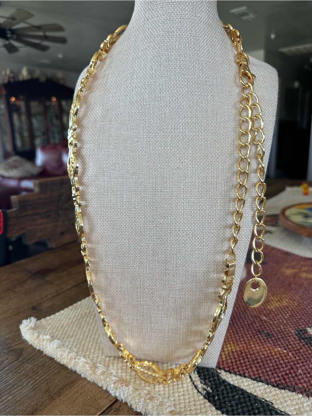 Gold-Tone Linked Belt Sculpted Motif
